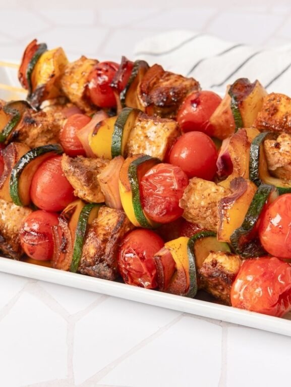 Brochetas de carne y verduras