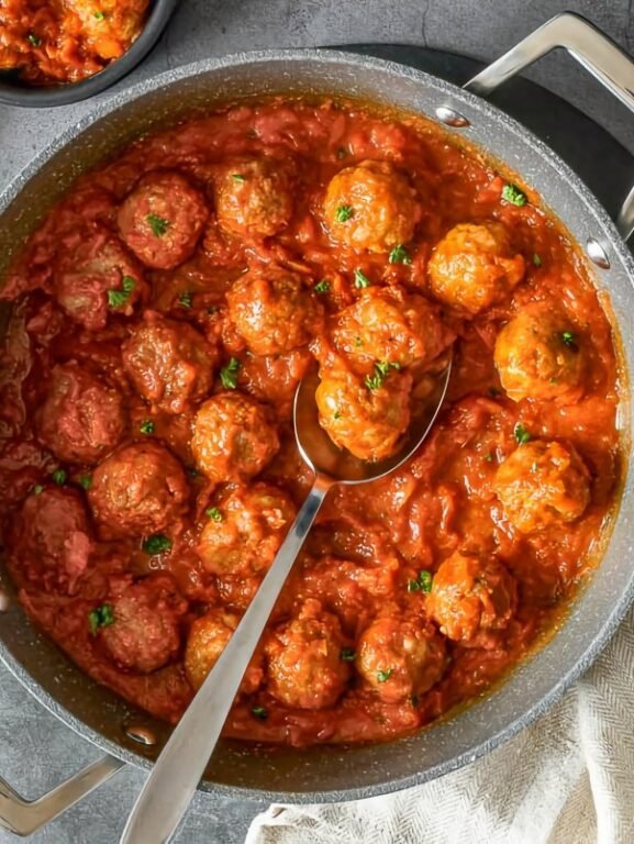 Cómo hacer albóndigas en salsa de tomate