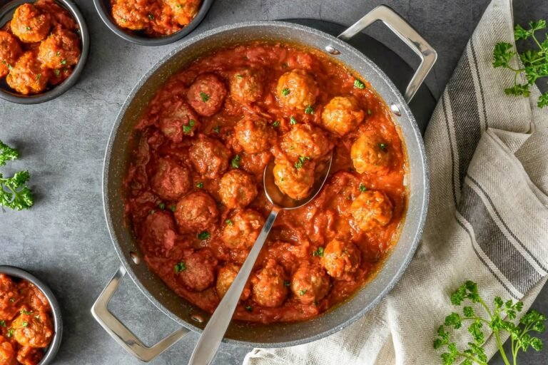 Cómo hacer albóndigas en salsa de tomate